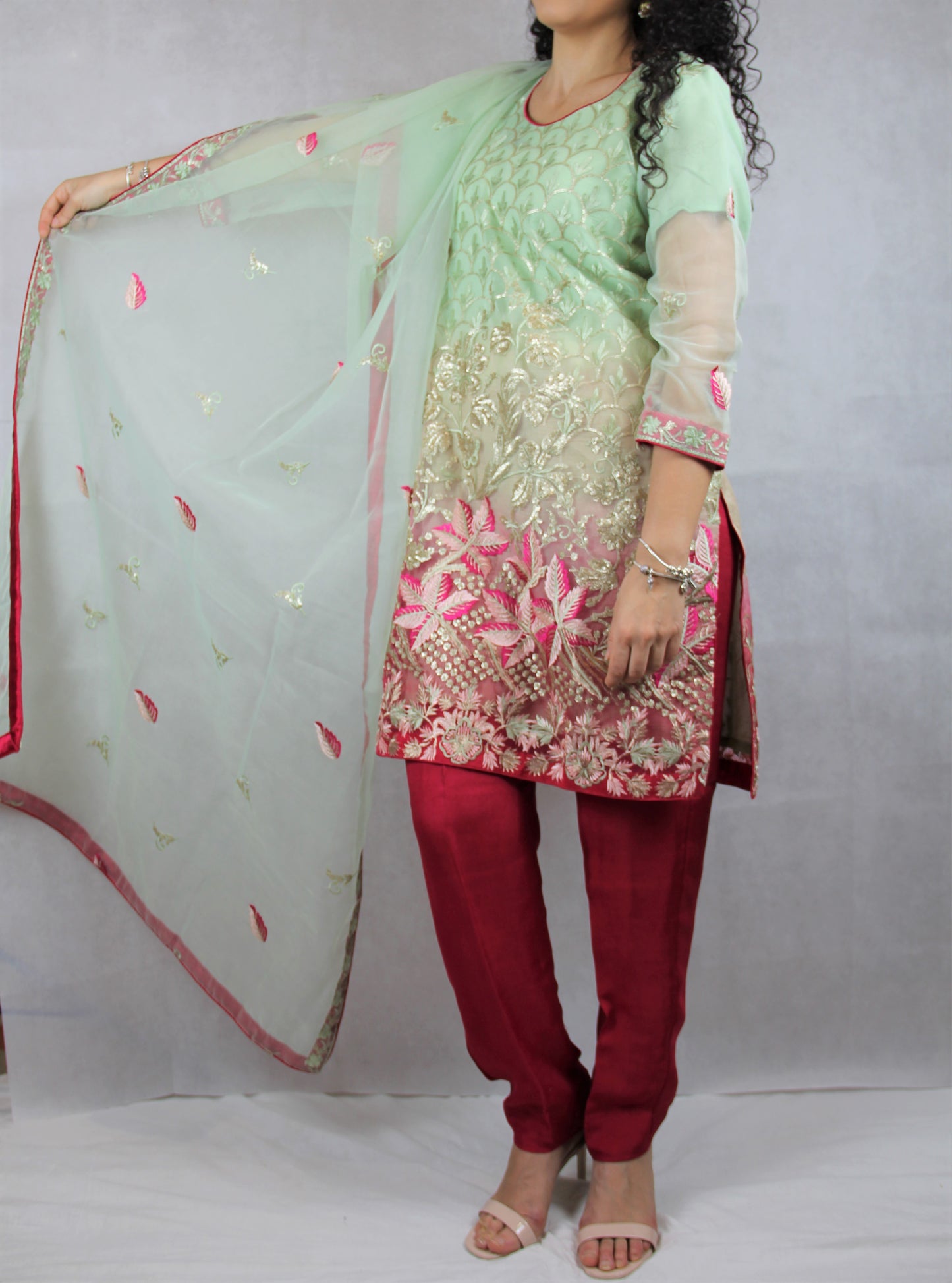 Saadia's Style Summer 2021 : Light Green & Pink Organza Dress