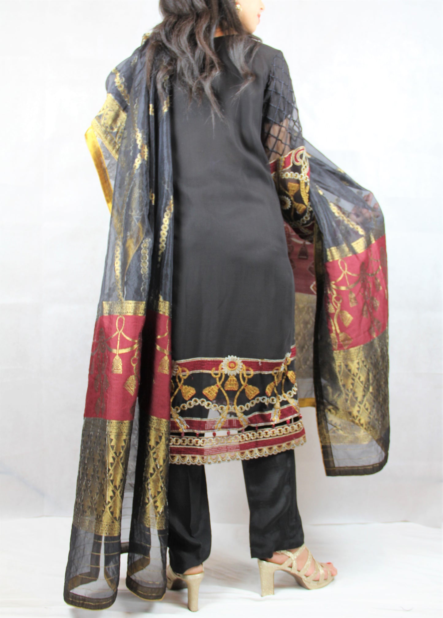 Saadia's Style Summer 2021 : Pure Chiffon Black & Maroon Embroidered Dress