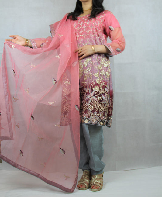 Saadia's Style Summer 2021 : Brochia Pink & Grey Dress