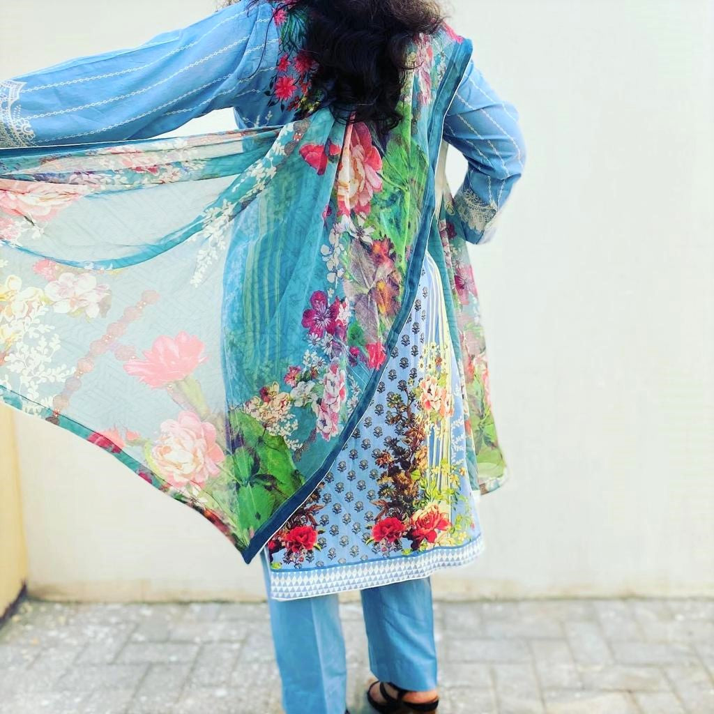 Saadia's Style : Chiffon Embroidered Cotton Lawn 3 pc Suit