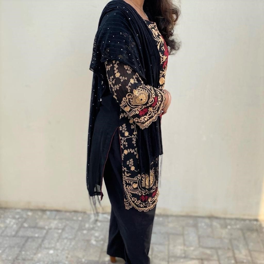 Saadia's Style : Chiffon Embroidered Cotton Lawn 2 pc Suit