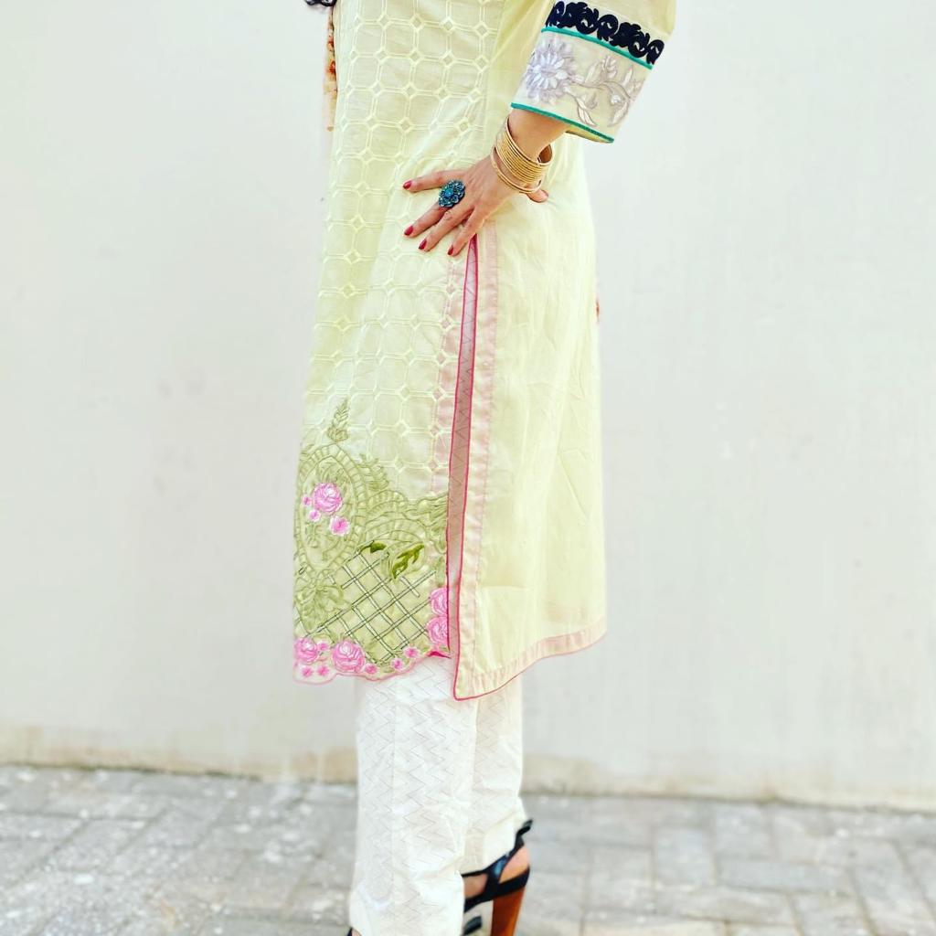Saadia's Style : Embroidered Cotton Lawn 2 pc Suit
